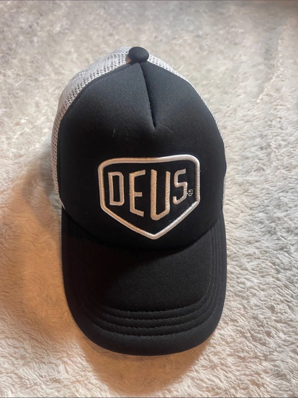 DEUS Trucker Hat in Black and White